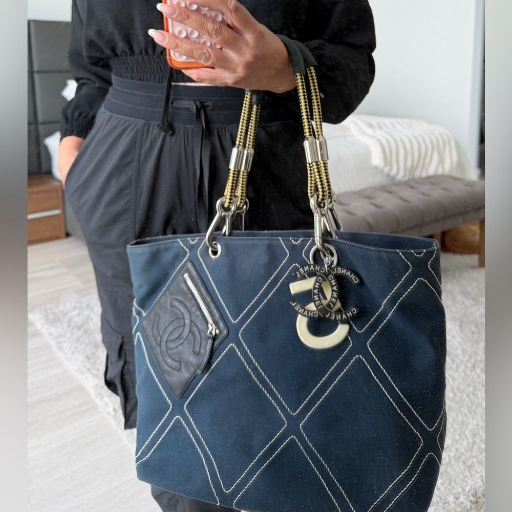 CHANEL Navy Blue Medium quilted Canvas Tote